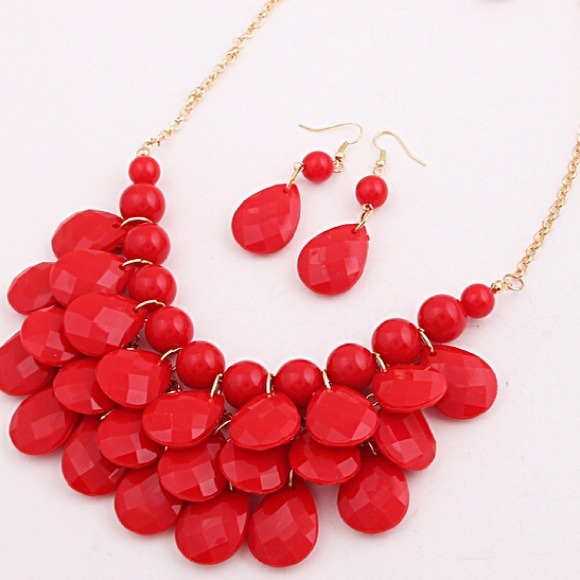 Red teardrop necklace and earrings