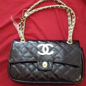 Channel purse