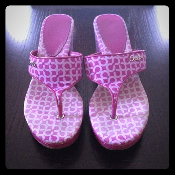 ::RESERVED BUNSO27:: Fuchsia Coach Wedges