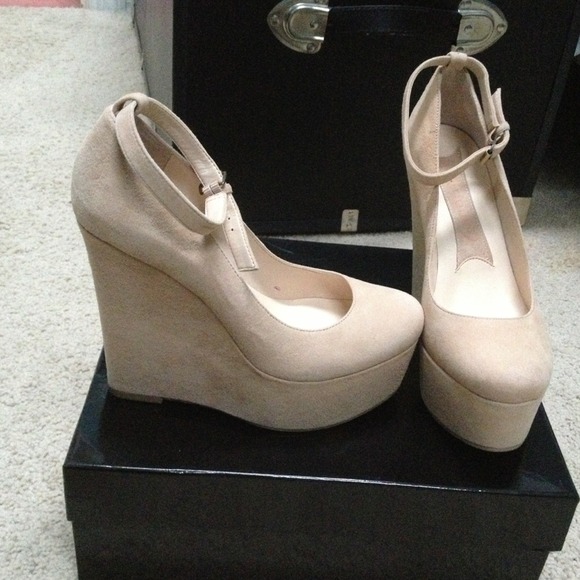 Boutique 9 suede natural colored 4 inch wedges