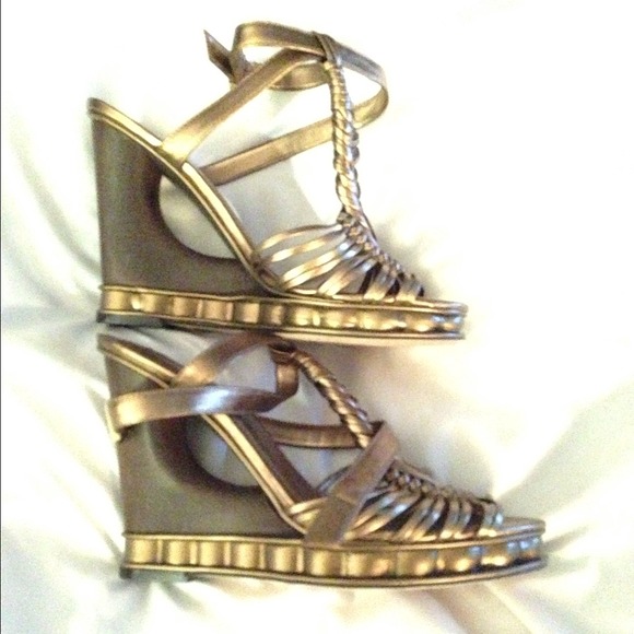 Vince Camuto gold wedge