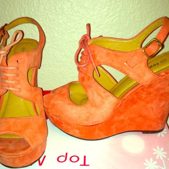 Peach Wedges - Picture 1 of 1