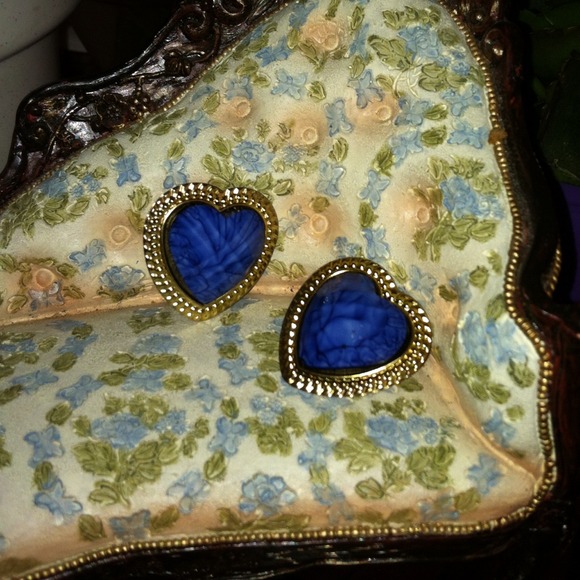 Earrings - Picture 1 of 1