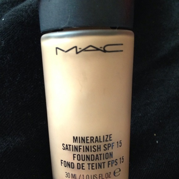 SOLD MAC Mineralized satin finish SPF15 Foundation