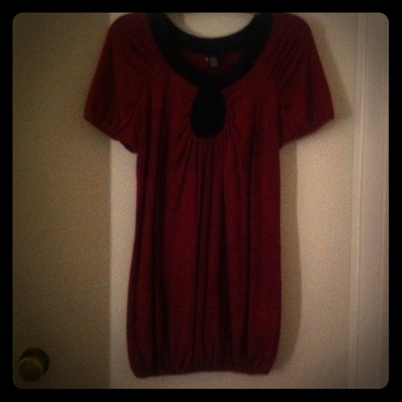 ❌DONATED❌Maroon keyhole dress