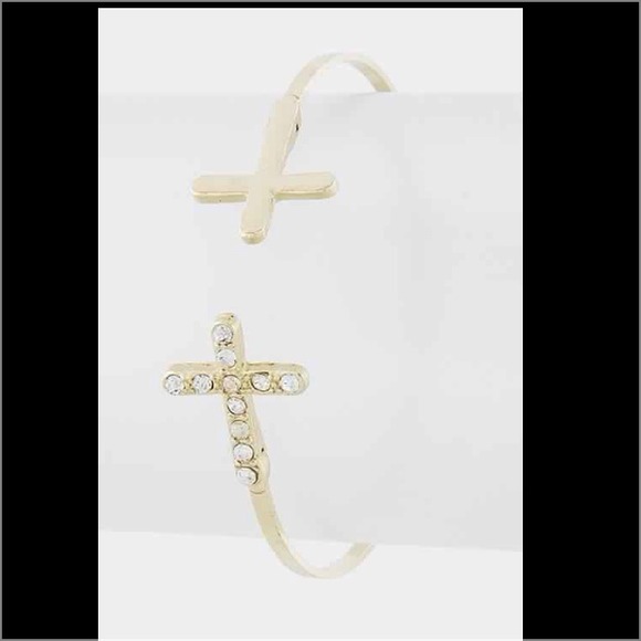 🆕 CROSS STUD CUFF