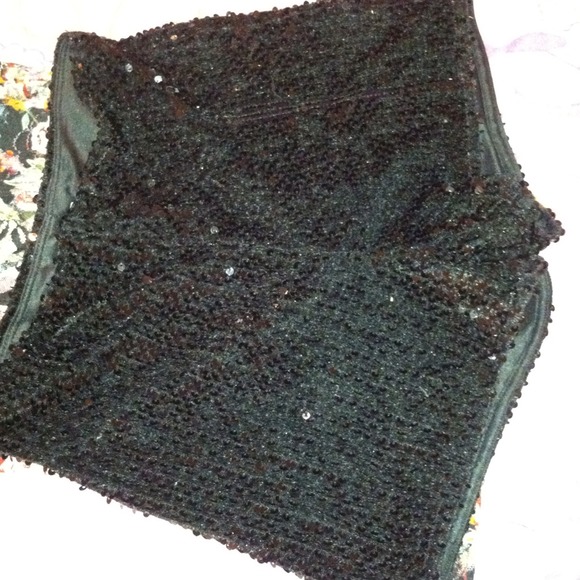 Shorts - Picture 3 of 3