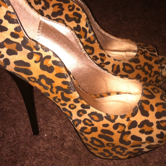 Heels - Picture 1 of 2