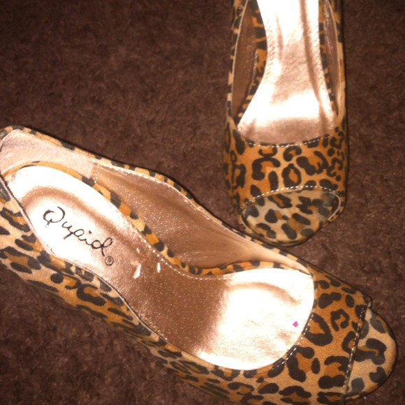 Heels - Picture 2 of 2