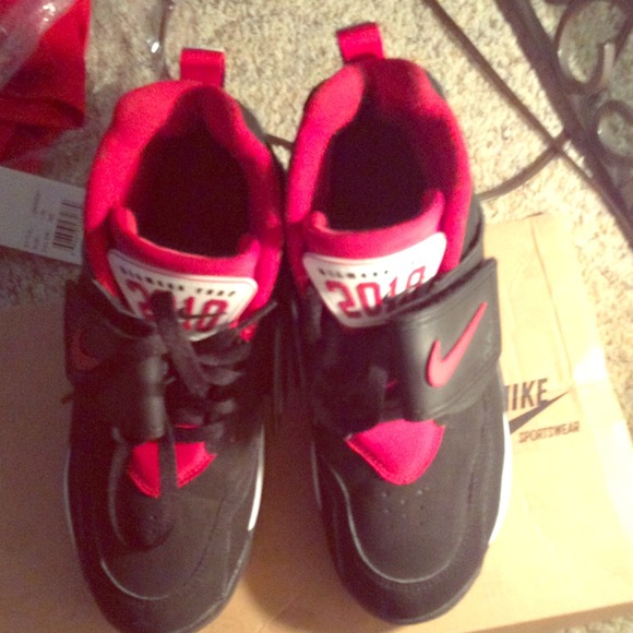 Air diamond turf size 6 in boys. Worn 3 times - Picture 1 of 4