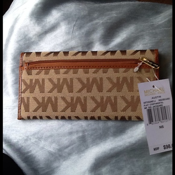 SOLD!!! Authentic Michael Kors wallet!!! - Picture 3 of 4