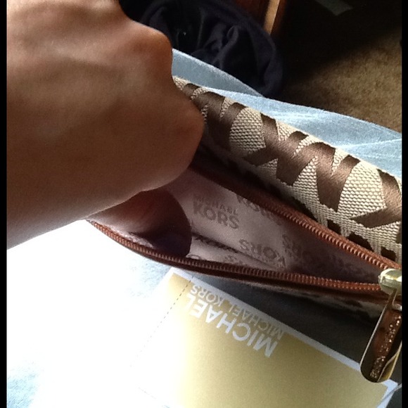 SOLD!!! Authentic Michael Kors wallet!!! - Picture 4 of 4