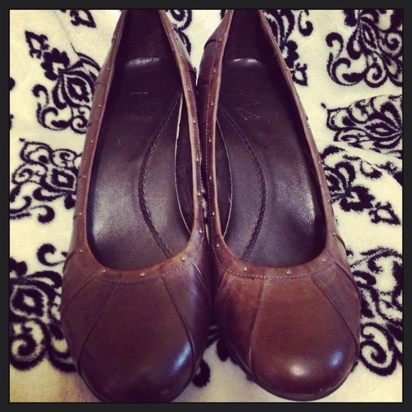 Comfy brown wedges