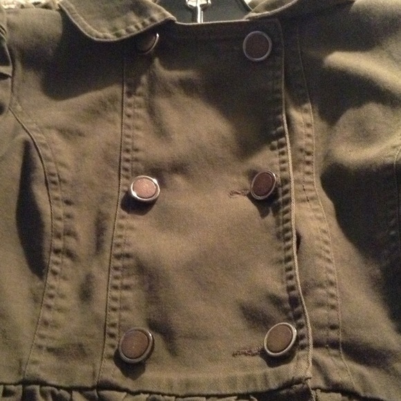 Button vest 😍 - Picture 2 of 4
