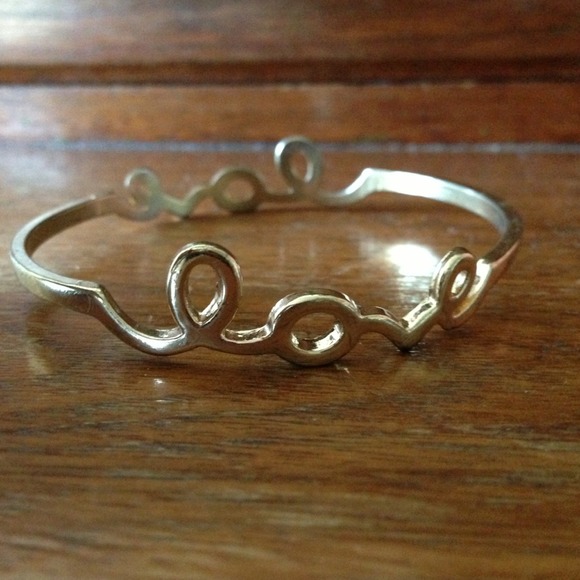 ❌TRADED❌ Boutique love bangle