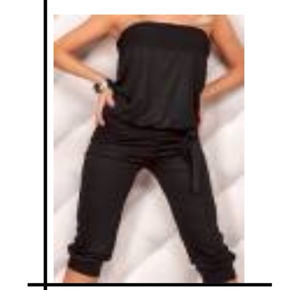 💜💜💜Gorgeous Black Jumpsuit!💜💜💜