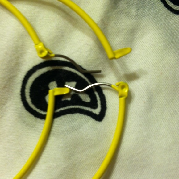 Yellow hoops - Picture 2 of 2
