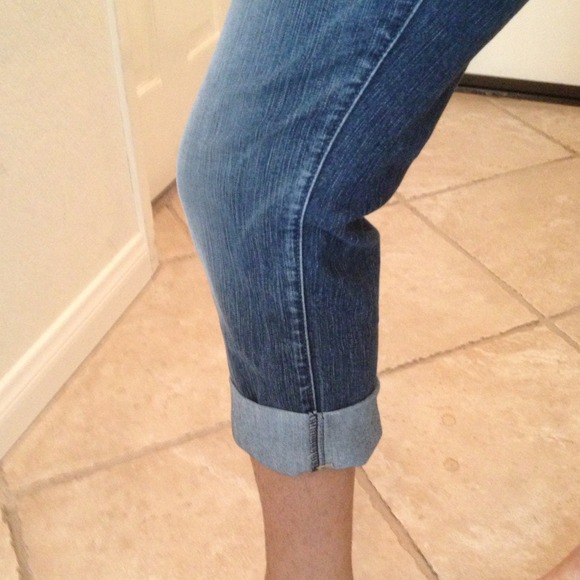 Bebe Capri jeans ,with mellow yellow t.s thread - Picture 2 of 4