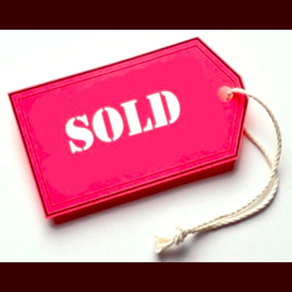 bebe Denim - Bebe Capri jeans ,with mellow yellow t.s thread