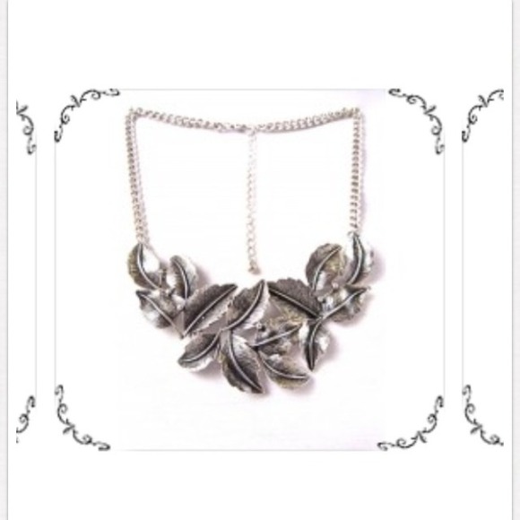 Statement necklace