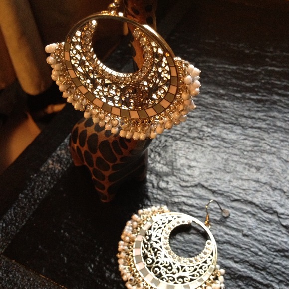 REDUCED🌺FILIGREE CIRCLE DROP EARRINGS - Picture 3 of 4