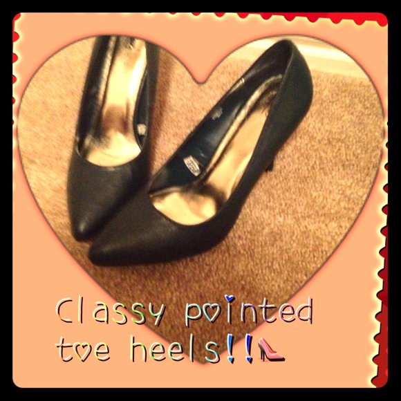 Cute pointed toe heels!