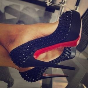 L👀king for theses shoes 👠👠