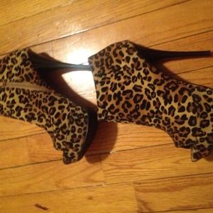 Cheetah print heels 5inches only worn twice