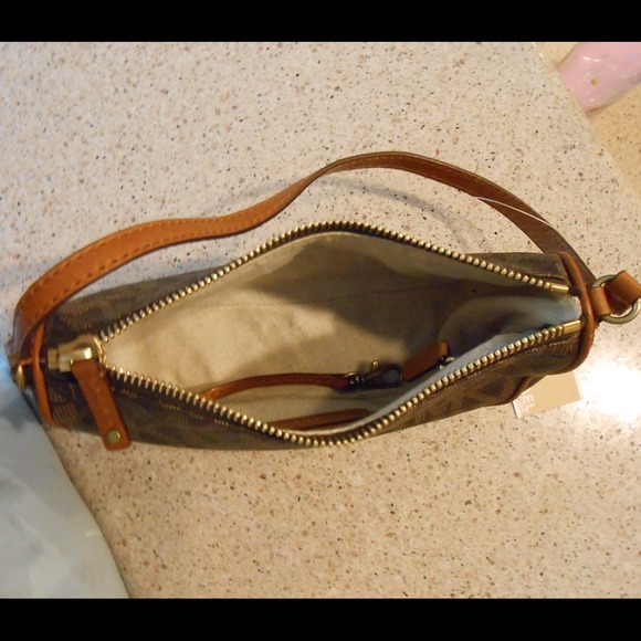 Brand new Michael Kors demi hobo - Picture 3 of 3