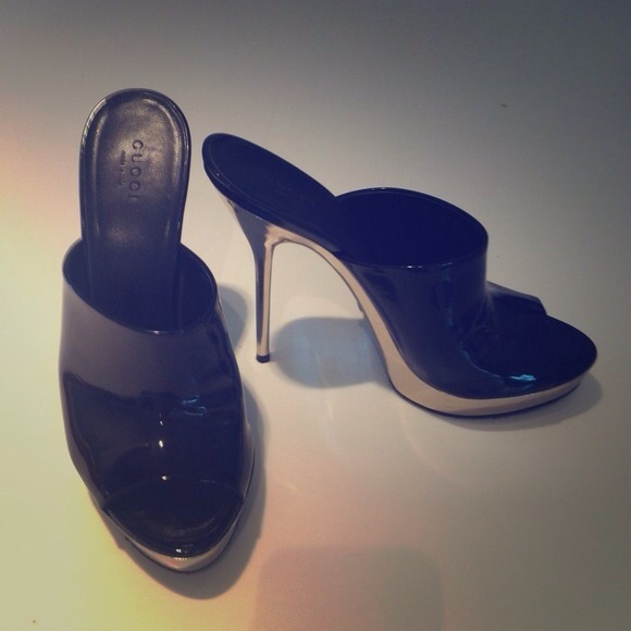 💥SOLD💥Gucci Black Patent Mules