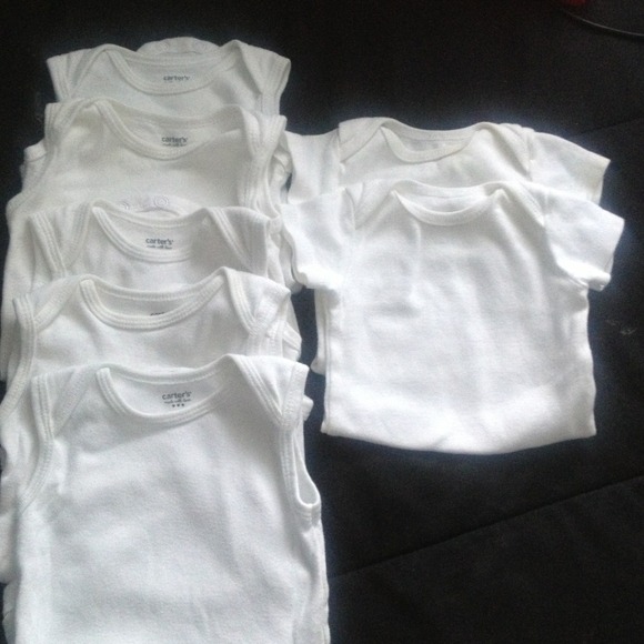 ✋Sold in bundle✋White onesies bundle! 😊