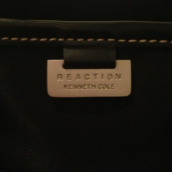 💥SOLD💥Kenneth Cole Black Handbag - Picture 4 of 4
