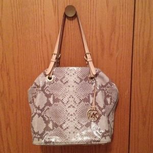 !! Reserved !! Michael Kors tote !! Reserved !!
