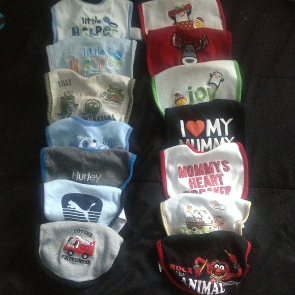 🚨✋Sold in bundle🚨✋Bib socks and gloves bundle