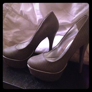 BRAND NEW Heels