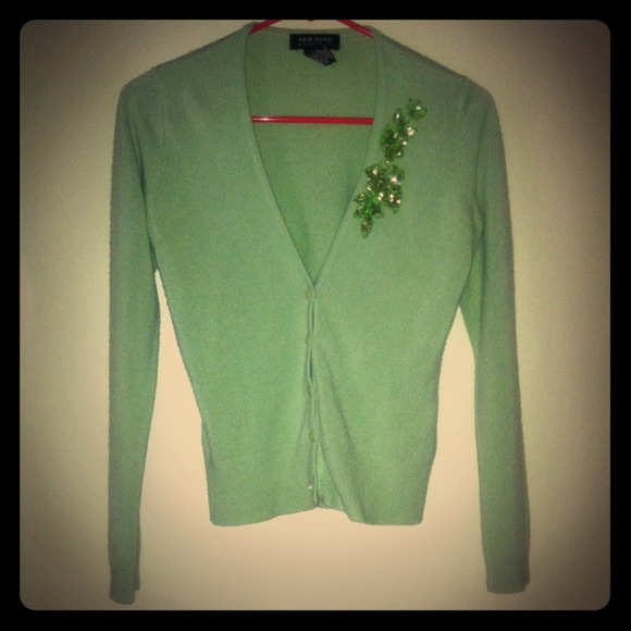 ❌SOLD❌Mint green cardigan