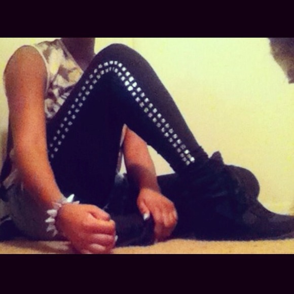 STUDDED TIGHTS !