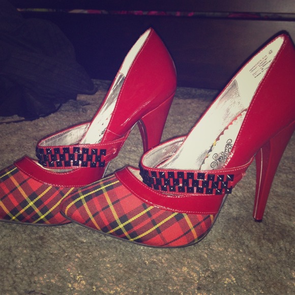 Naughty monkey heels