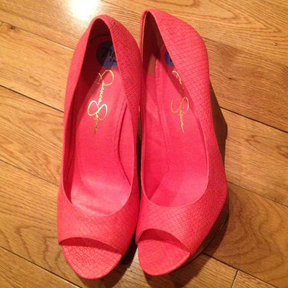 Coral peep toes New without Tags - Picture 1 of 3