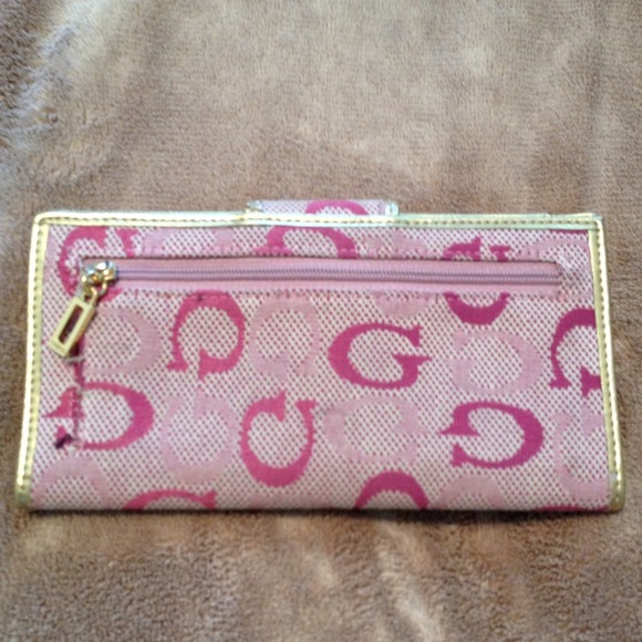 ✔️SOLD📦💕 Pink GUESS Wallet! - Picture 2 of 3