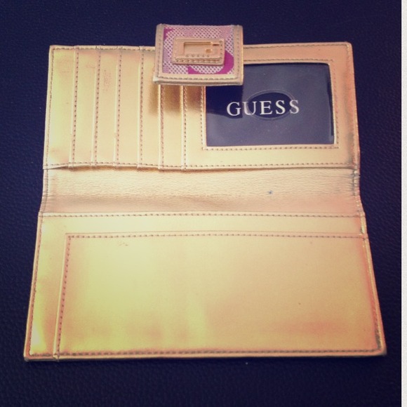 ✔️SOLD📦💕 Pink GUESS Wallet! - Picture 3 of 3
