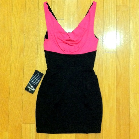 🎉❤HOST PICK❤🎉 Bebe Colorblock Mini Dress - Picture 2 of 3