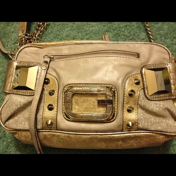 PRICE REDUCED!!!Authentic Guess bag-NO TRADE - Picture 2 of 4