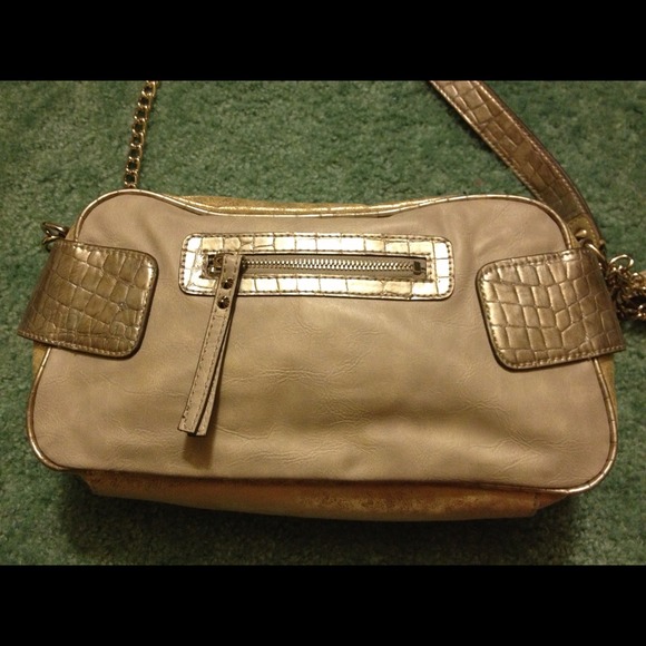 PRICE REDUCED!!!Authentic Guess bag-NO TRADE - Picture 4 of 4