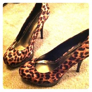 Platform animal print pump!