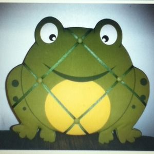 Frog picture holder