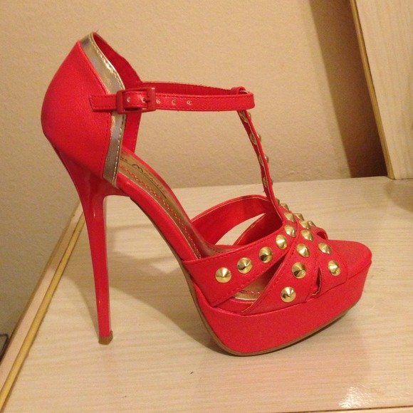 ✋ Not available ⬆️Ann Michelle platform heels. - Picture 2 of 4