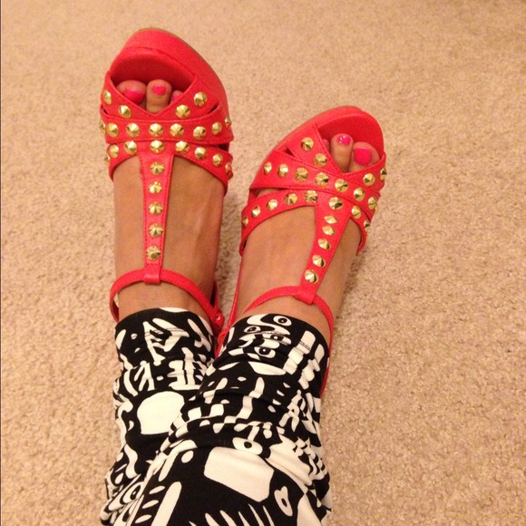 ✋ Not available ⬆️Ann Michelle platform heels. - Picture 3 of 4