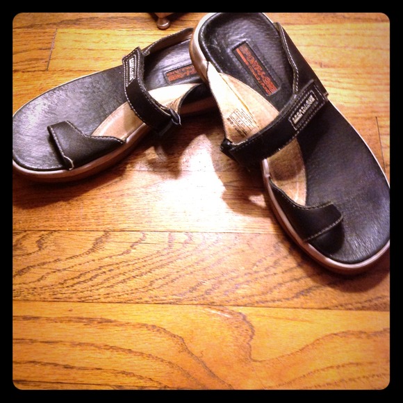 Sport-I-que by Donald J Pliner slides