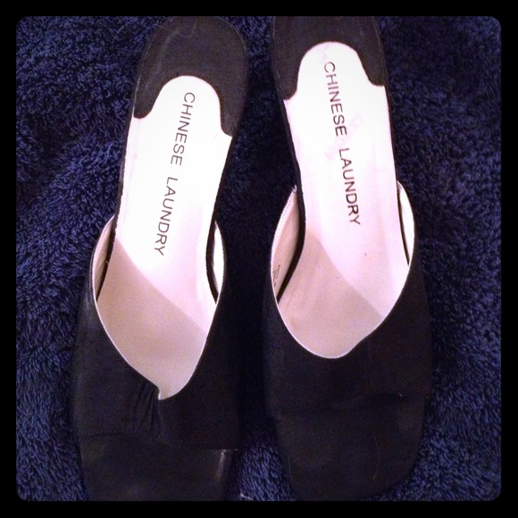 Chinese Laundry black sandals
